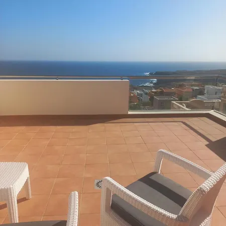 Chris Ocean View Holiday home